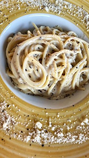 Pasta cacio e pepe